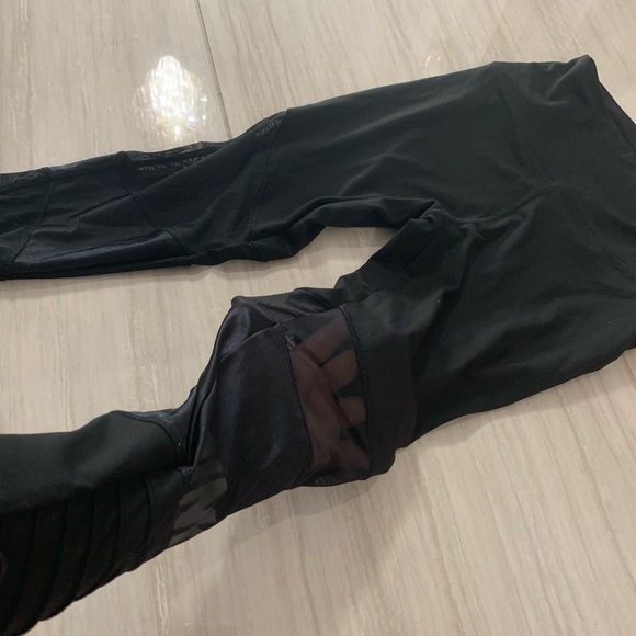 Victoria Secret ultimate leggings - Picture 2 of 4